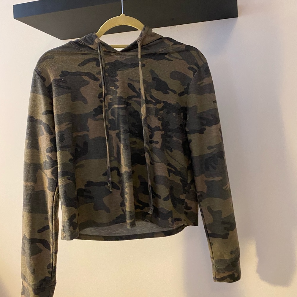 Camo cropped sweater